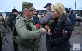 кадры гуманитарной миссии в Алешках Херсонской области, источник МАХ-канал ТАСС